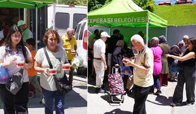 Eskişehir'in farklı noktalarında aşure dağıtıp dua aldılar