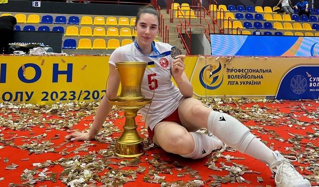Milli Voleybolcu Ege Melisa Bükmen'in yeni takımı belli oldu
