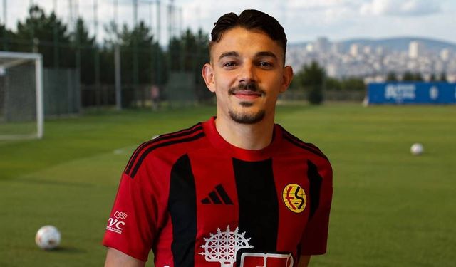 Eskişehirspor taraftarlarını sevindiren haber geldi; Sağ bekin değişmez ismi olmaya devam edecek