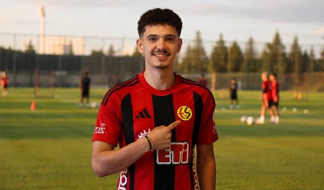 Genç sağ bek oyuncusu Eskişehirspor'a transfer oldu