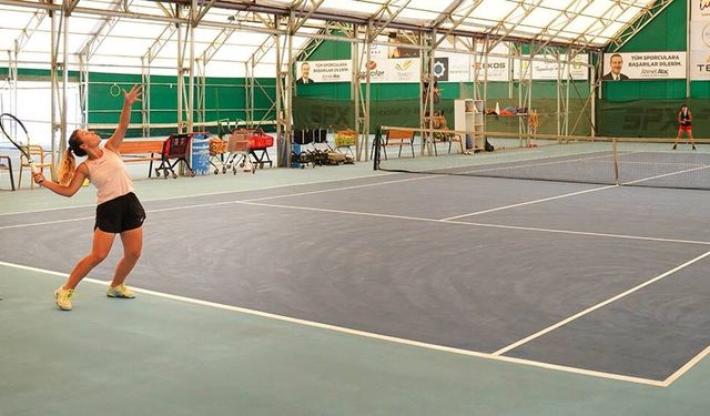 Eskişehir'de tenis heyecanı yaşanıyor; Ahmet Ataç da açıklama yaptı