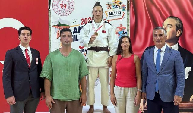 Eskişehirli genç sporcu Tuana Kambur Muğla’dan şampiyon olarak döndü