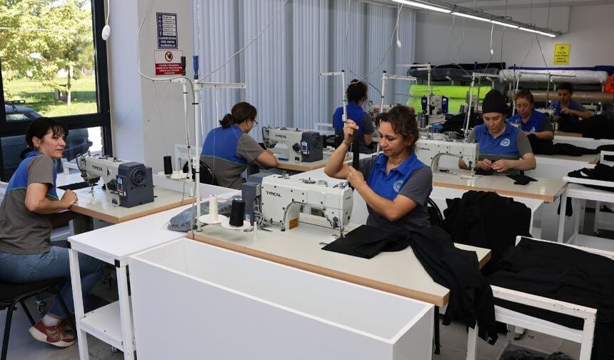 Eskişehir'de kurulan bu tekstil atölyesi Türkiye'ye örnek oldu