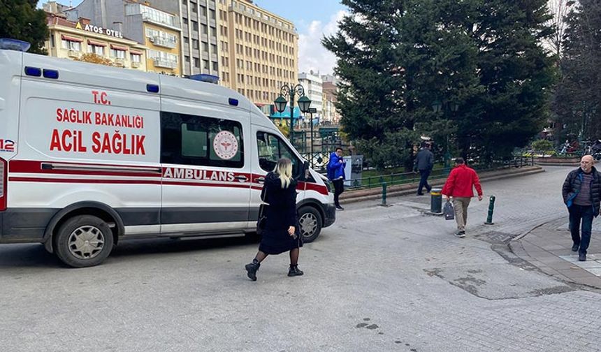 Eskişehir'de açılmayan duba ambulansa sorun çıkardı