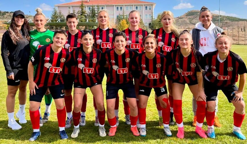 Eskişehirspor kadın futbol takımının sezon hazırlıkları sürüyor