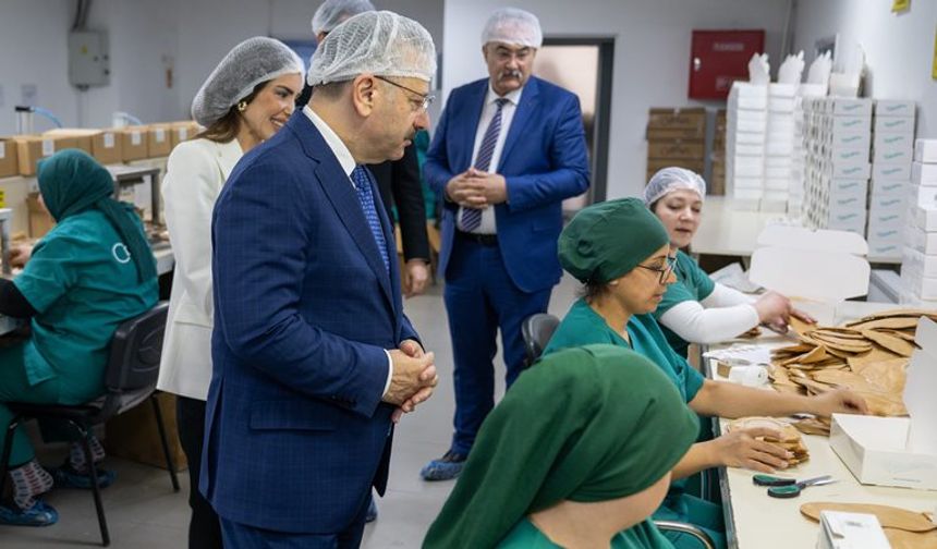 Eskişehir Valisi Hüseyin Aksoy'dan anlamlı ziyaret; Çalışmaları yakından takip etti