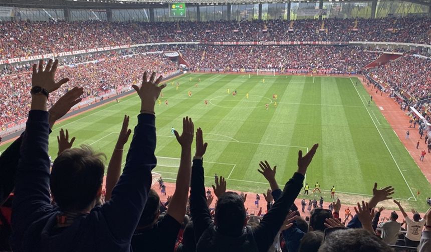 Eskişehirspor taraftarları bir kez daha ülke gündeminde; Rekor üstüne rekor kırıyoruz