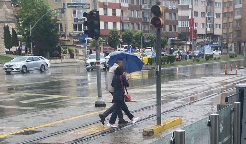 Eskişehir için gök gürültülü sağanak yağmur uyarısı