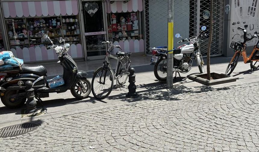 Eskişehir'de kaldırımlar işgal altında; Esnaflar denetim talep ediyor