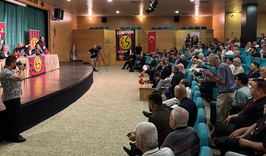 Eskişehirspor kongresinde tüzük tartışması; Ulaş Entok sert sözler kullandı