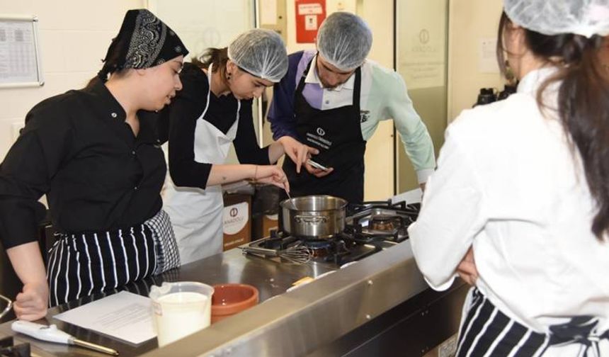 Anadolu Üniversitesi’nin köklü yüksekokulu mezunları ile çoğu sektöre yön veriyor