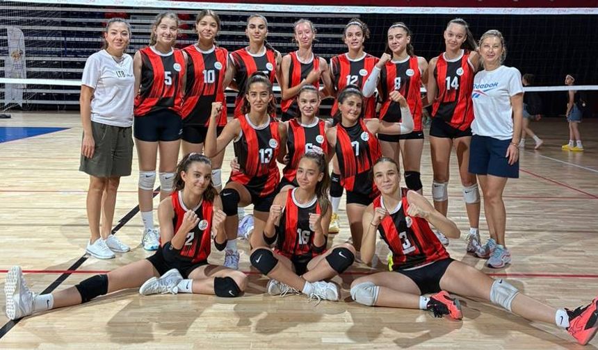 Eskişehir’in voleybol gururu: Kız takımı Türkiye finallerine damga vuruyor