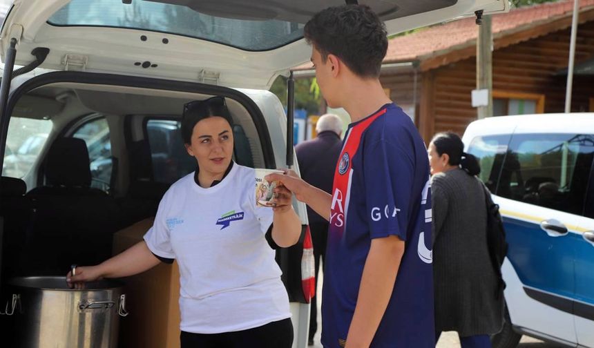 Eskişehir'de vatandaşlara sıcak çorba sürprizi