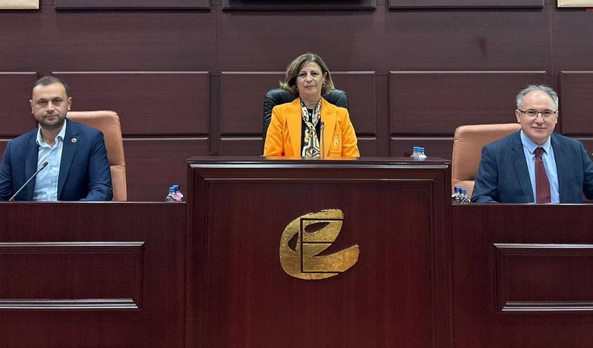 Ayşe Ünlüce: "Herkesin gıptayla baktığı, yaşamaktan gurur duyduğu bir şehirde yaşıyoruz"