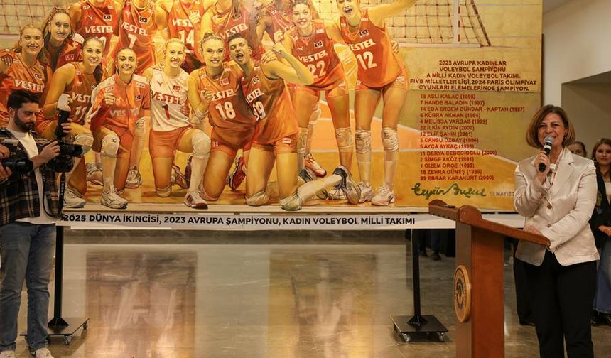 Atatürk'ün izlerini taşıyan sergi Eskişehir'de sanatseverlerle buluştu