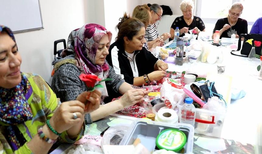 Eskişehir'de kadınlar hem beceri kazanıyor hem gelir elde ediyor