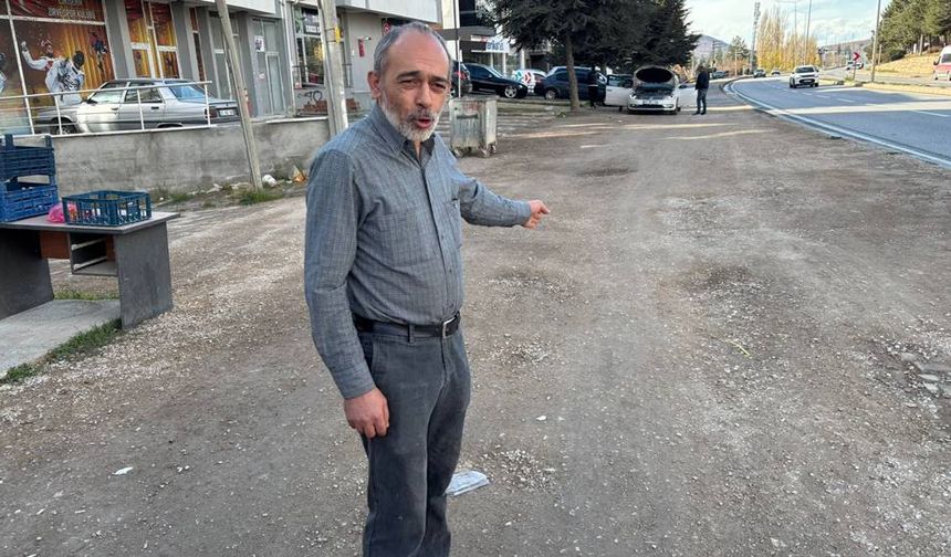 Esnaf Ali İhsan Dayıoğlu: "Yazın toz, kışın çamur, artık bıktık, muhatap bulamıyoruz"