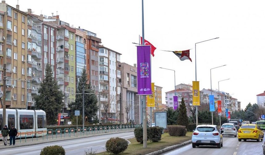 Eskişehir'de hazırlıklar hız kazandı; Her yerde dikkat çekici görüntüler oluşuyor