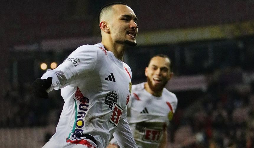 Eskişehirspor Altay karşısında son dakikalarda güldü