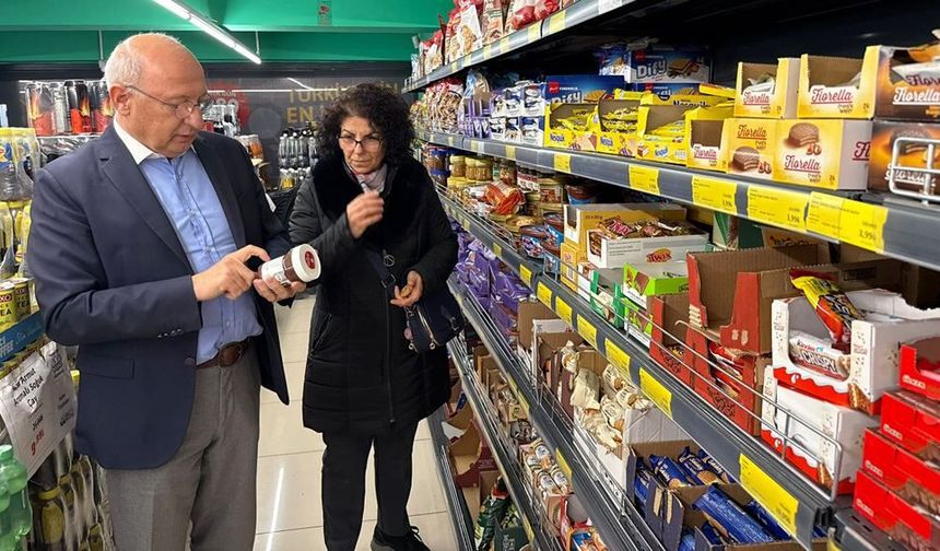 Türkiye bunu da gördü: Eskişehir'de son tüketim tarihi geçen ürünler indirimli satılıyor