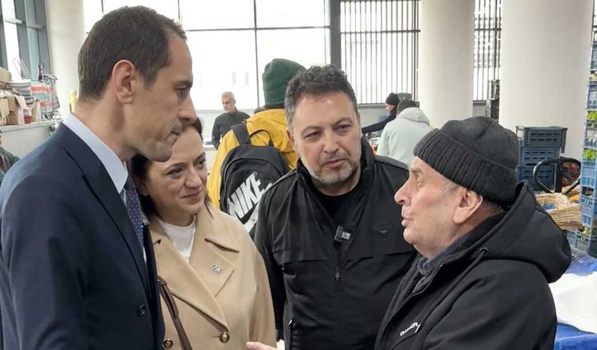 Eskişehir'de semt pazarında alışveriş yapan emekli vatandaş isyan etti