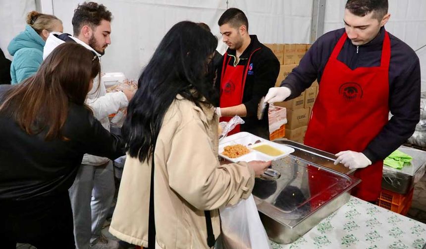 Eskişehir Odunpazarı Belediyesi her akşam aynı noktada ücretsiz yemek dağıtacak; İşte adresi
