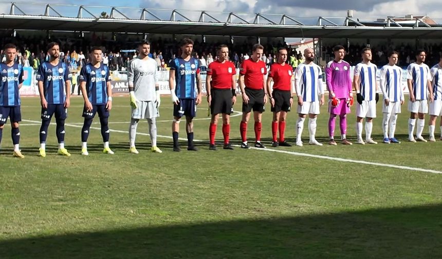 Kütahyaspor - Eskişehir Anadolu SF maçının hakemine tepki yağıyor; 1 penaltıyı, 1 de kırmızı kartı es geçti