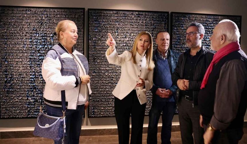 Gülveli Kaya’nın Sırname sergisi Eskişehir’de açıldı; Sanatseverlerden sergiye yoğun ilgi