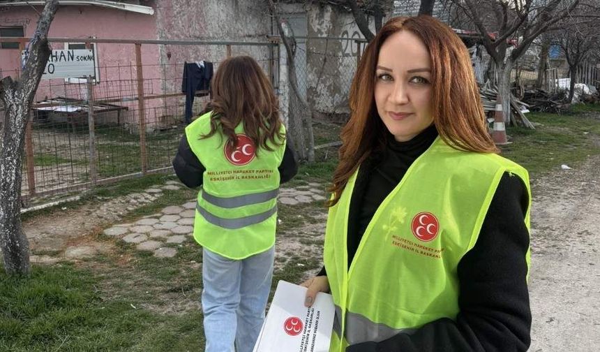 Ramazan ayında kapılar tek tek çalındı; MHP Eskişehir teşkilatı yardım kartlarını ailelere ulaştırdı