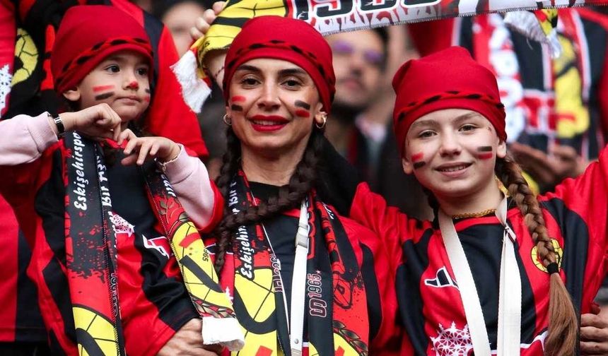 Eskişehirspor Kütahyaspor karşısında farklı kazandı, kadınlar ve çocuklardan maça yoğun ilgi