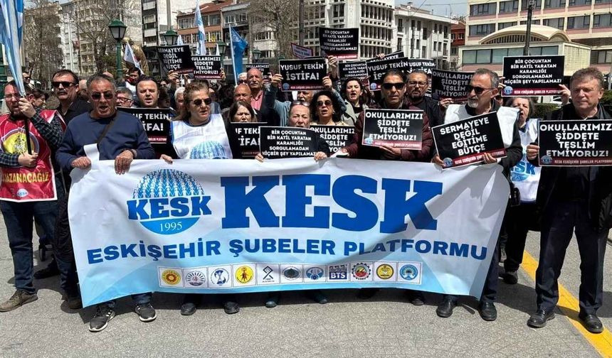 Okullarda yaşanan saldırılar sonrası eğitim emekçileri Eskişehir'de de iş bırakma kararı aldı