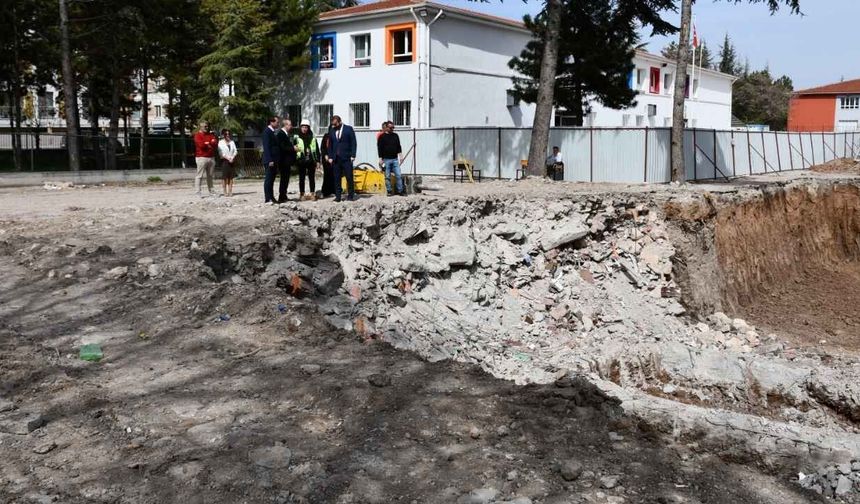 Eskişehir’e yeni bir ortaokul daha kazandırılıyor; Kentin en merkezi yerinde bulunuyor