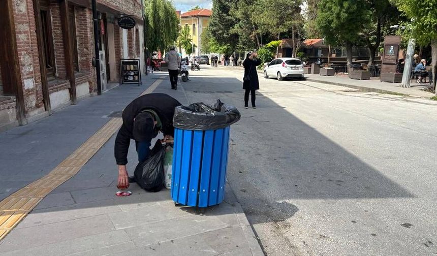 Eskişehir'de yürek burkan görüntü; Bayram coşkusu gölgesinde yaşam mücadelesi