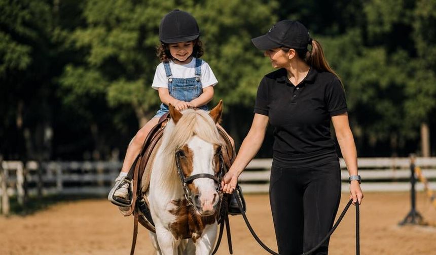 Eskişehir'de ücretsiz olarak pony atlara binmek isteyen çocuklar bu fırsatı kaçırmayın