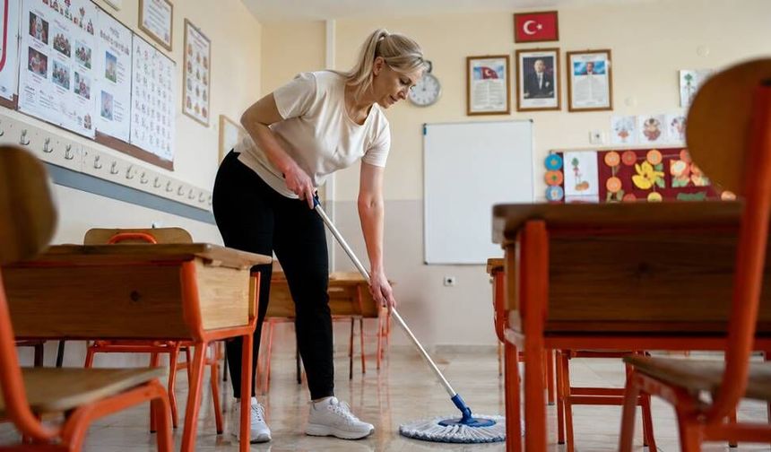 Okullarda bu sene temizlik personeli sıkıntısı yaşanacak mı; İbrahim Akar son durumu açıkladı