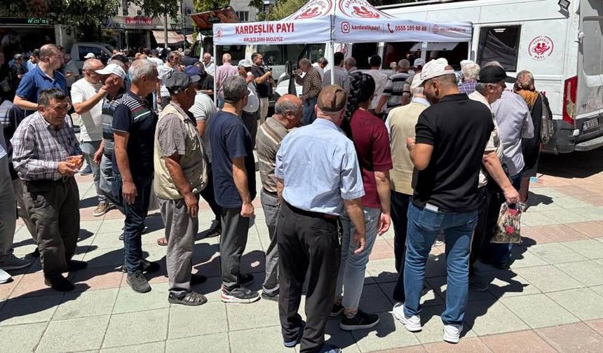 Eskişehir'de ücretsiz çorba için uzun kuyruklar oluştu