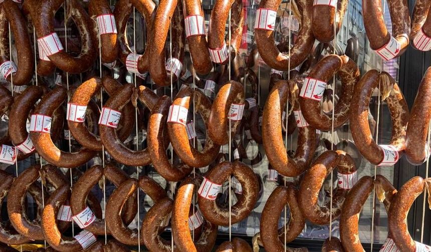 Fiyatı cep yaksa da Eskişehir'de Bozan sucuğuna yoğun ilgi var