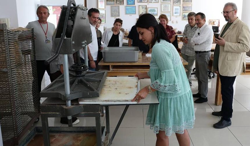 Eskişehir'e gelen sanatçılar yapılan çalışmaları inceledi