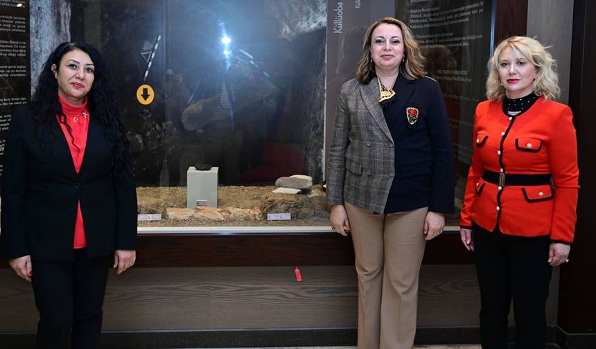 Eskişehir'de "Yaşamın İzinde Kadın" sergisi sanatseverlerle buluştu