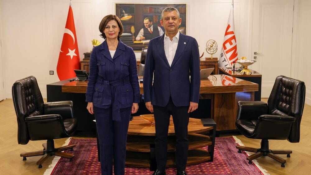 Ayşe Ünlüce ve Utku Çakırözer’den Özgür Özel'e ziyaret