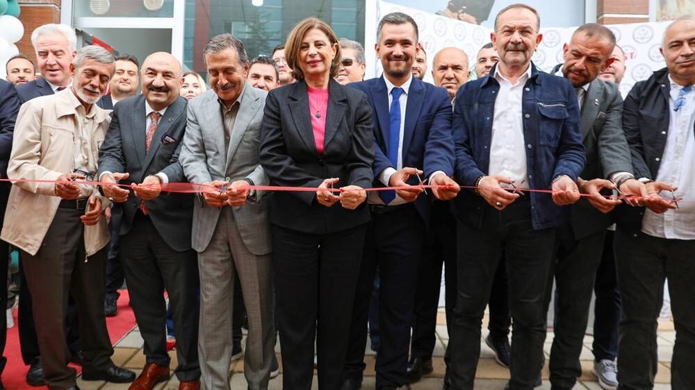 Eskişehir Genç Rençberler Derneği açıldı; Ayşe Ünlüce açıklama yaptı