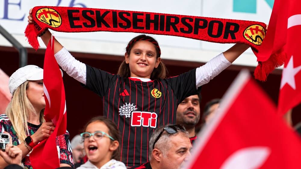 Eskişehirspor taraftarlarına anlamlı çağrı; Bu sezon o sezon olacak