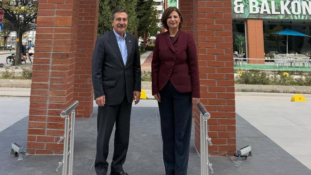 Ayşe Ünlüce Eskişehir'de Atatürk'ün çocuk sevgisini anlatan anıt hakkında konuştu