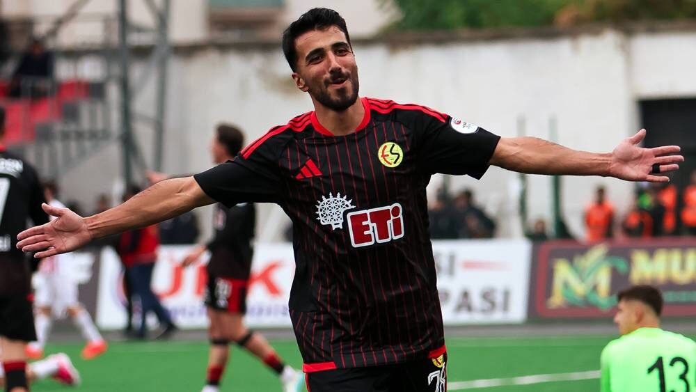Eskişehirspor Konya deplasmanında rahat kazandı: Yetenekli oyuncu hat-trick yaptı